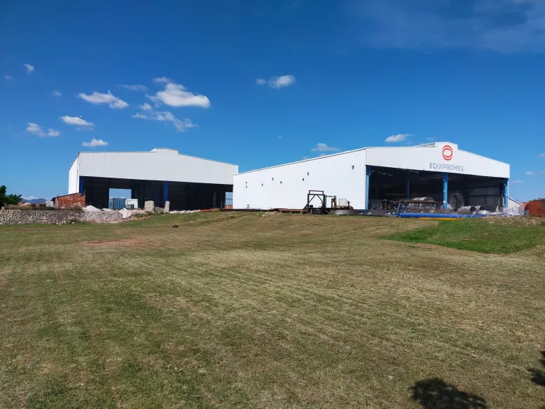 Trabajo de mantenimiento en las instalaciones industriales de Equipromex